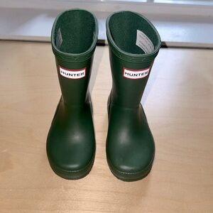 Brand New. Classic Nebula Hunter Boots Kids size 6 - Hunter green